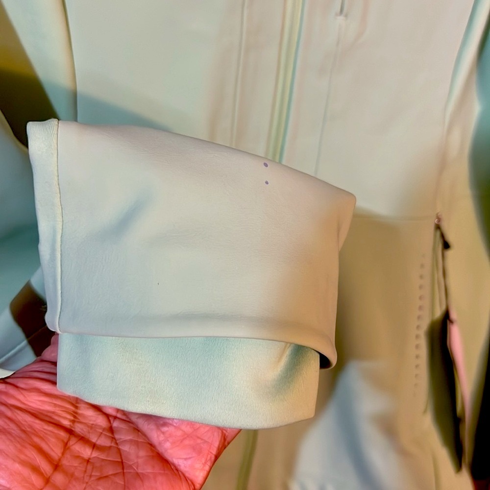 New LULULEMON JACKET - Picture 6 of 13
